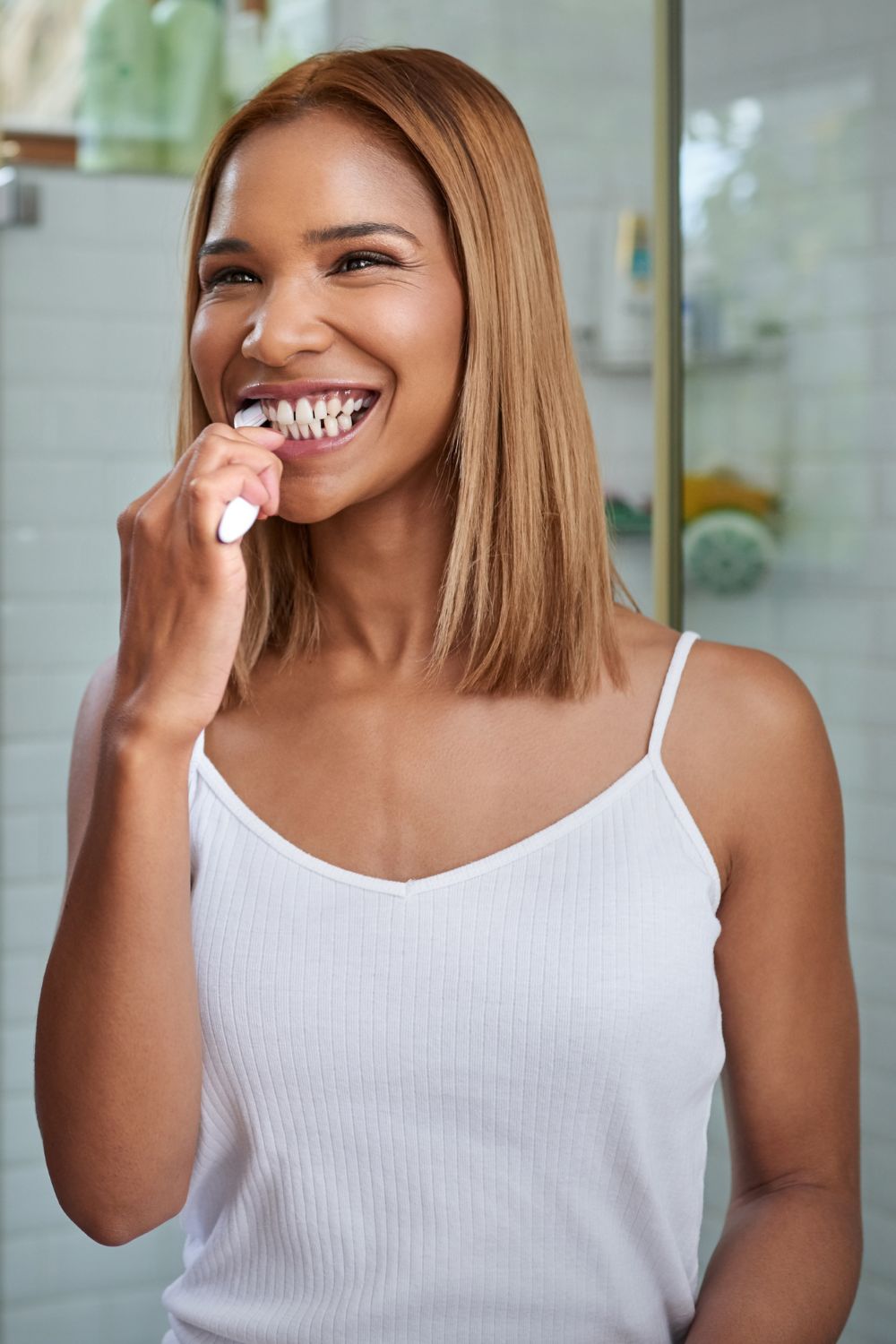 woman brushing her teeth